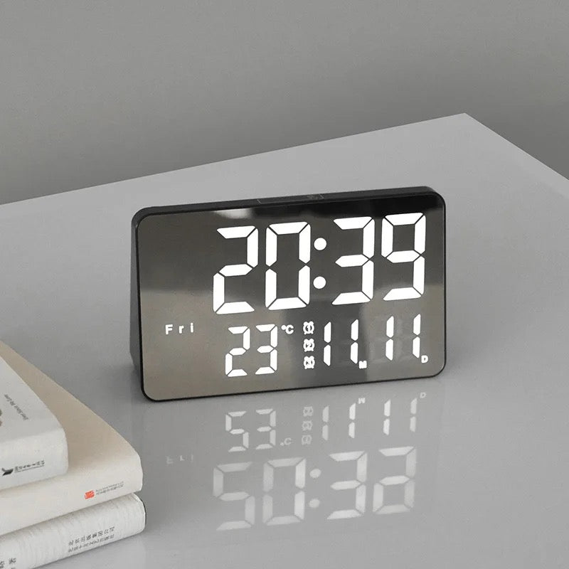 LED Desktop Clock - Style Phase Home