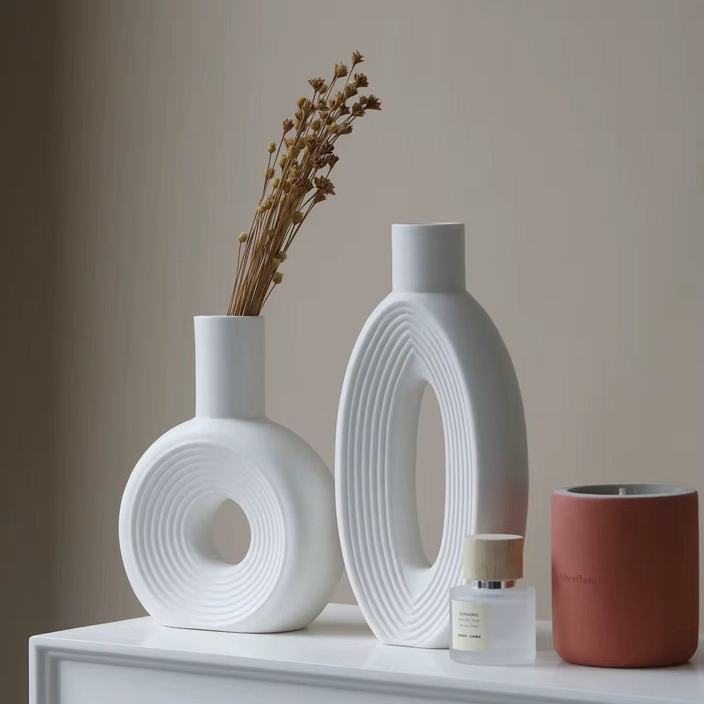Minimalistic Ceramic Donut Vase - Home Phase