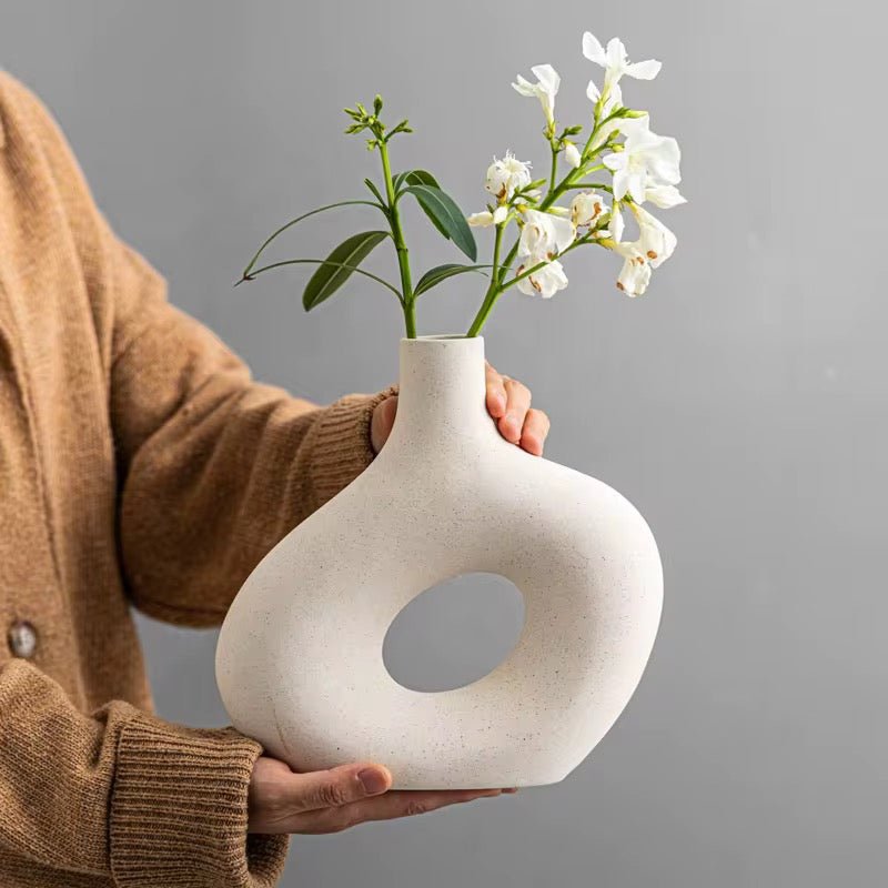 Minimalistic Ceramic Vase - Home Phase