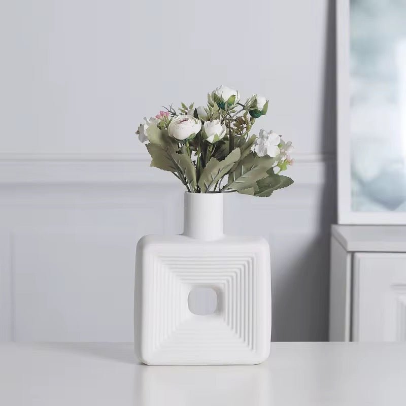 Minimalistic Ceramic Vase - Home Phase